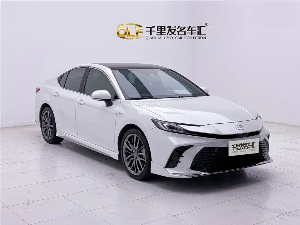 Toyota Camry — фото 5