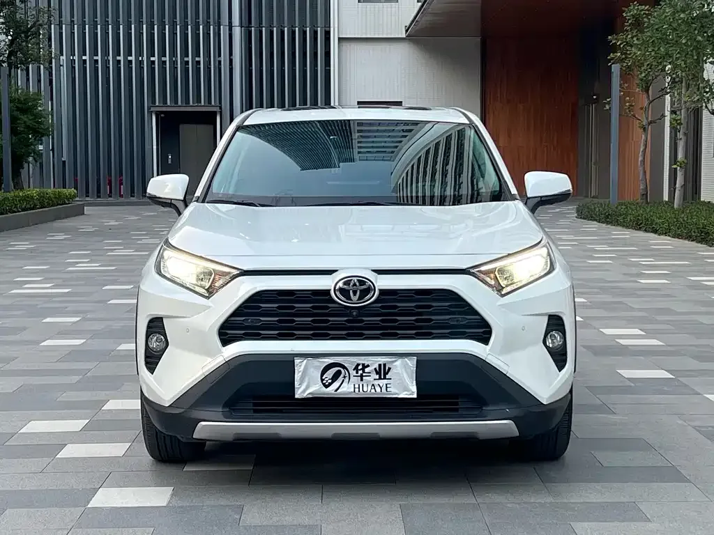 Toyota RAV4 — фото 8