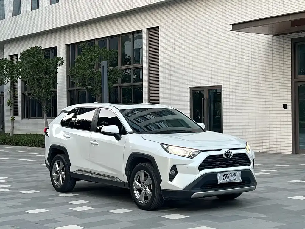 Toyota RAV4 — фото 5