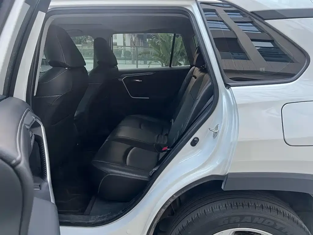 Toyota RAV4 — фото 3