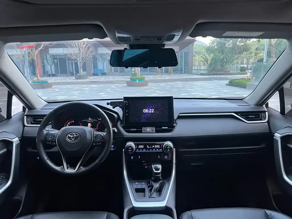 Toyota RAV4 — фото 10