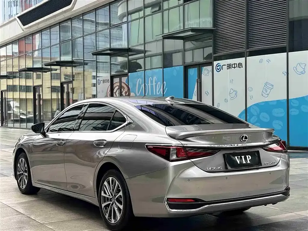Lexus ES — фото 5