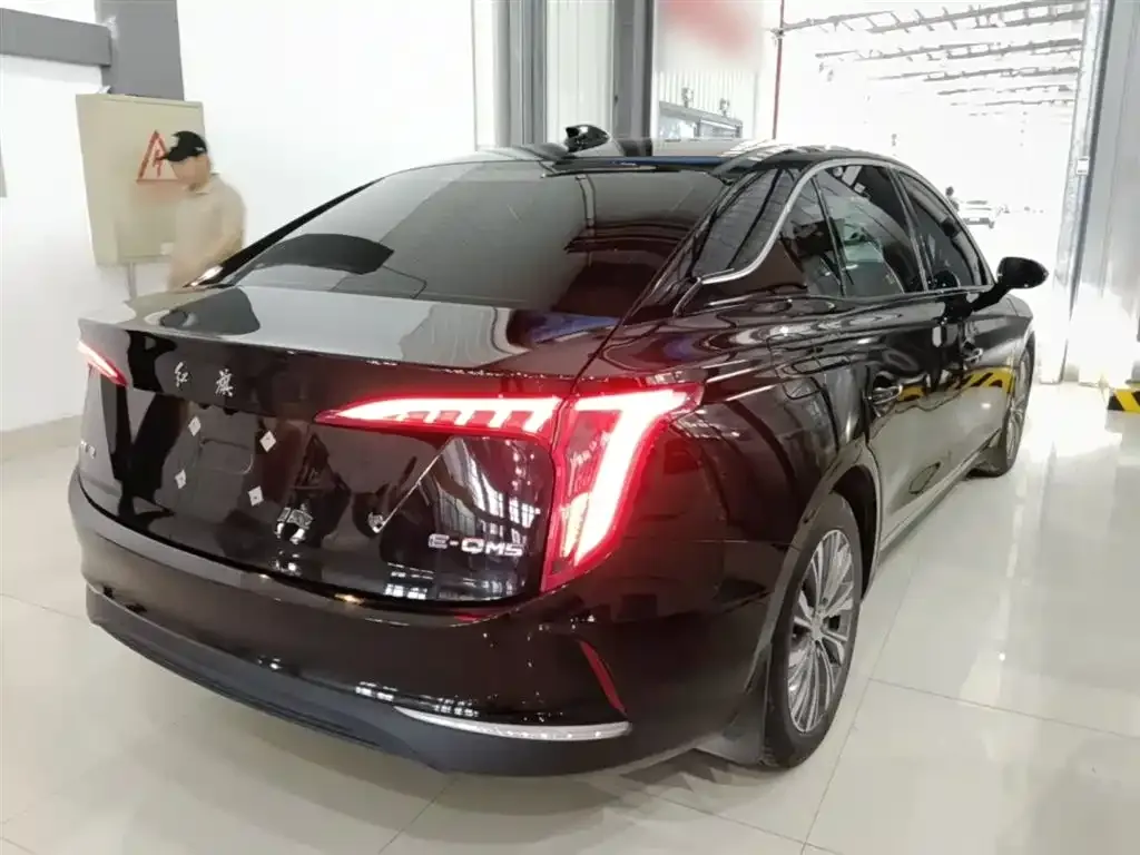 Hongqi E-QM5 — фото 3