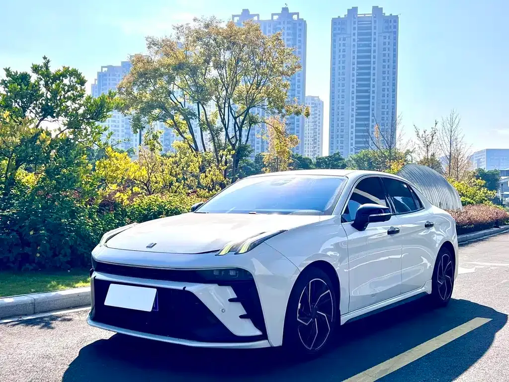 Lynk & Co 03