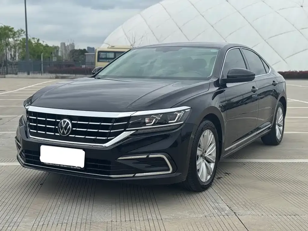 Volkswagen Passat — фото 1