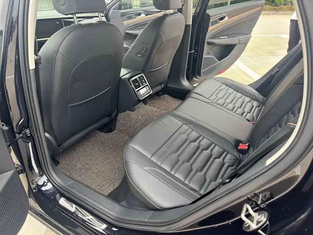 Volkswagen Passat — фото 8