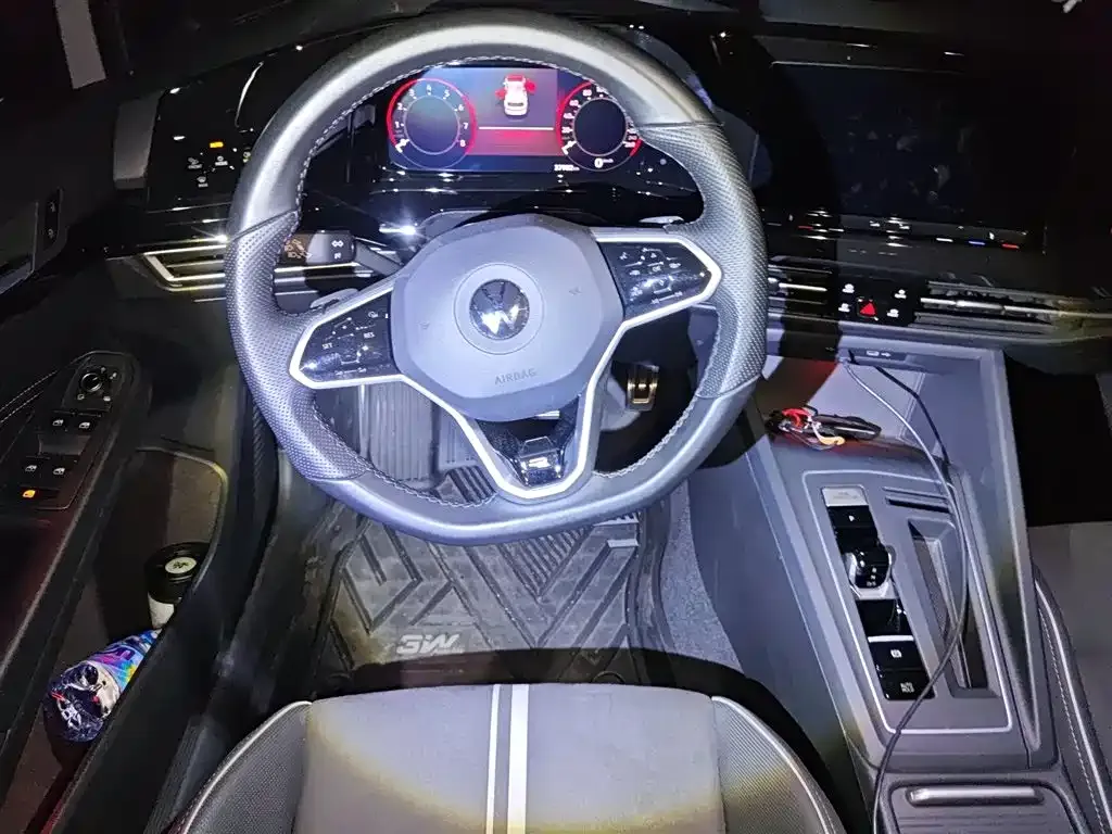 Volkswagen Golf 2023 из CN, фото 10