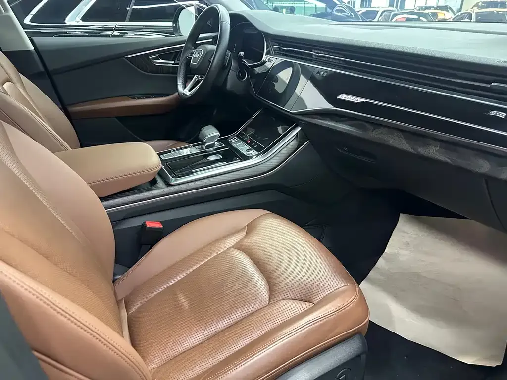 Audi Q8 2021 из CN, фото 7