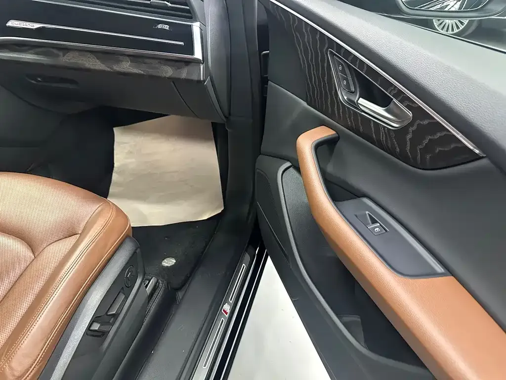 Audi Q8 2021 из CN, фото 4