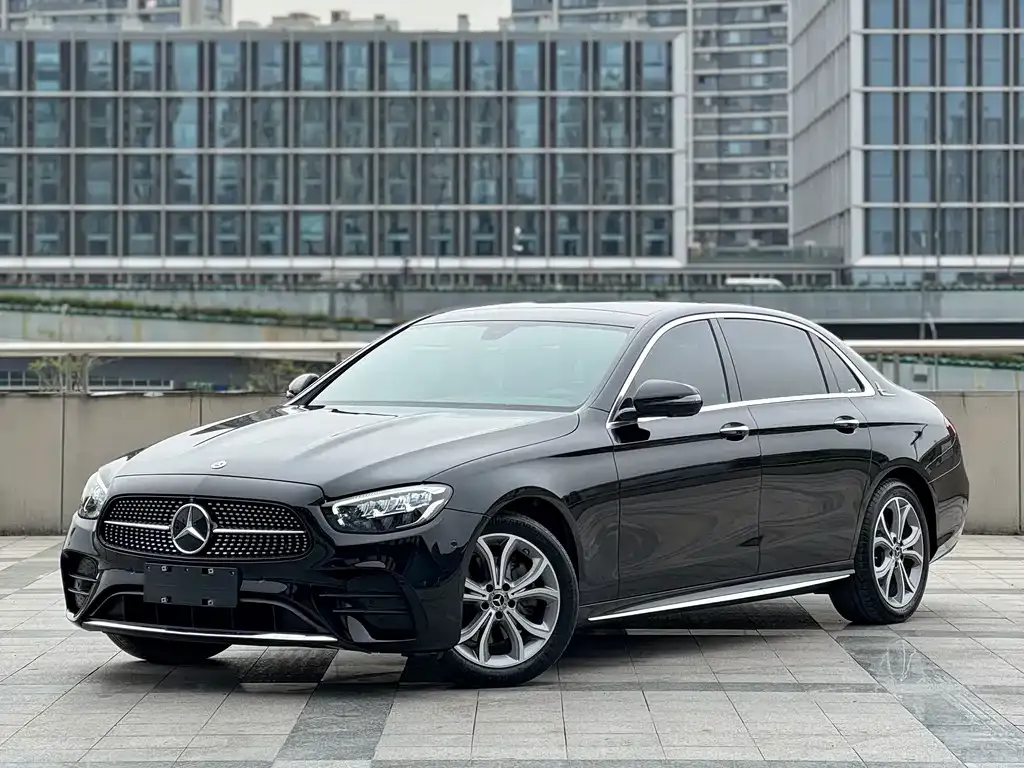 Mercedes-Benz E-Class — фото 1