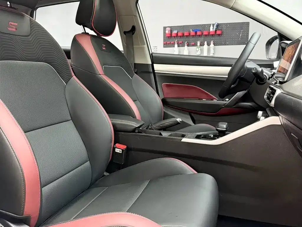 Geely Binyue 2022 из CN, фото 2