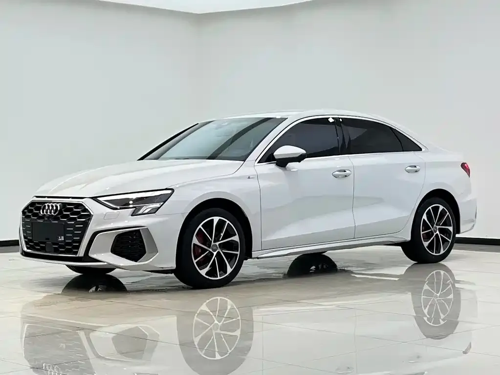 Audi A3 — фото 1