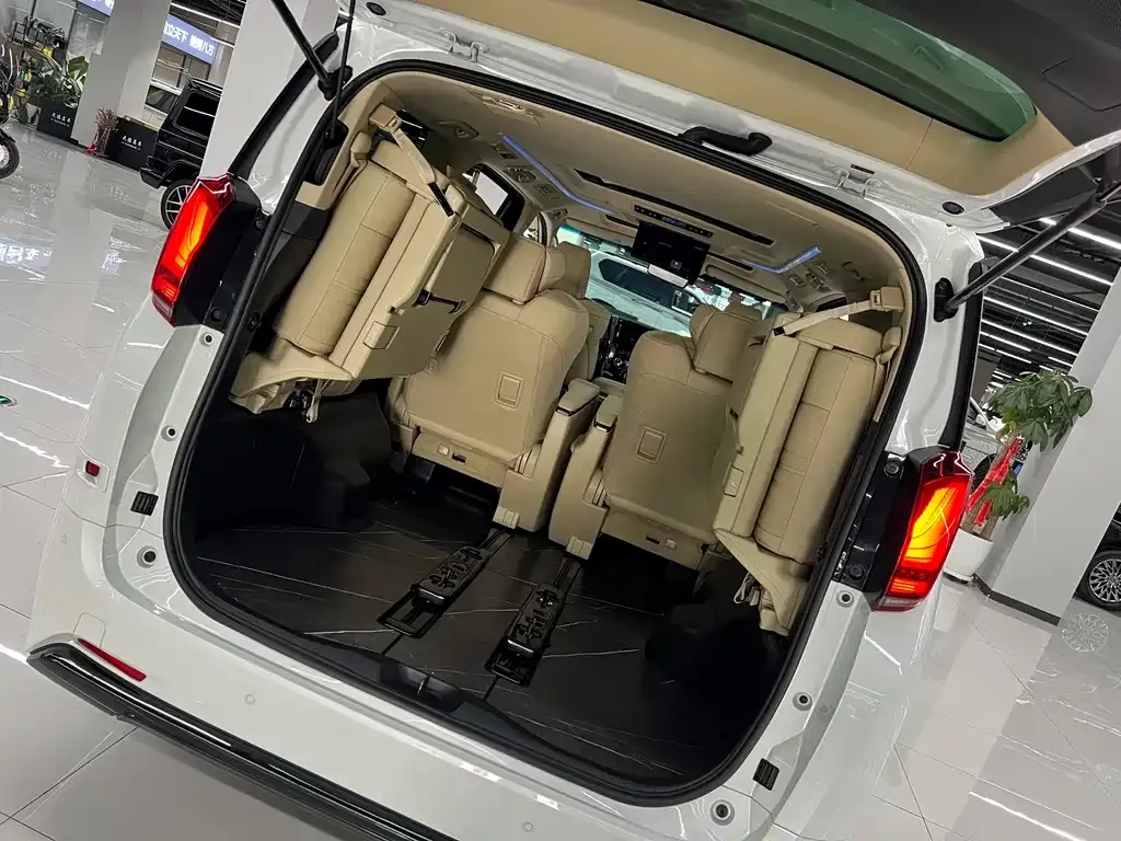 Toyota Alphard 2023 из CN, фото 10