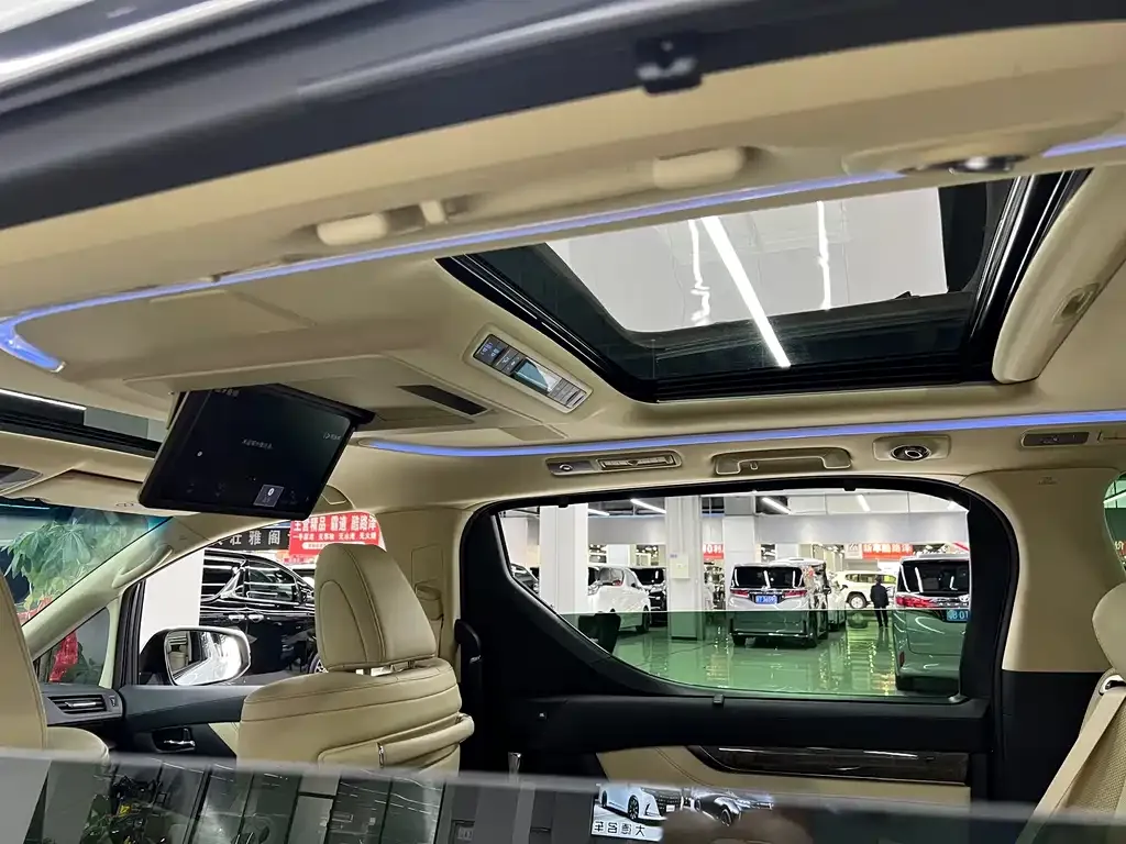 Toyota Alphard 2023 из CN, фото 2
