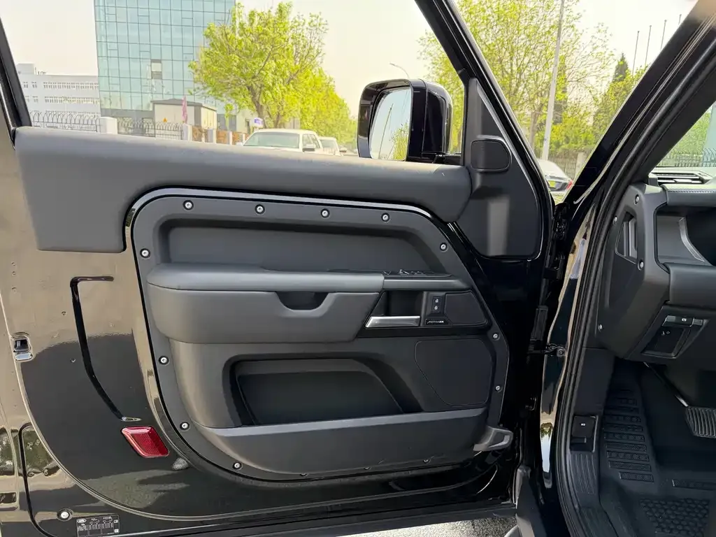 Land Rover Defender 2025 из CN, фото 2