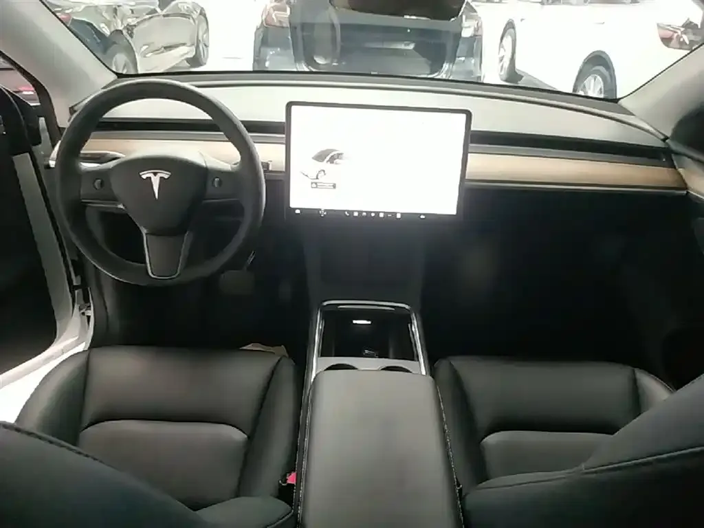 Tesla Model Y — фото 4