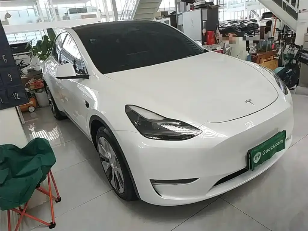 Tesla Model Y — фото 8