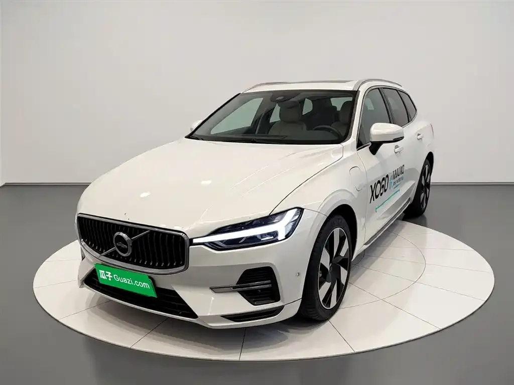 Volvo XC60 PHEV — фото 4