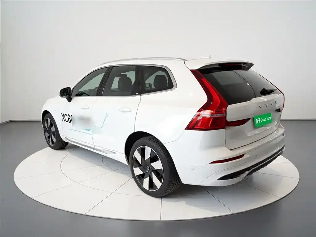 Volvo XC60 PHEV — фото 3