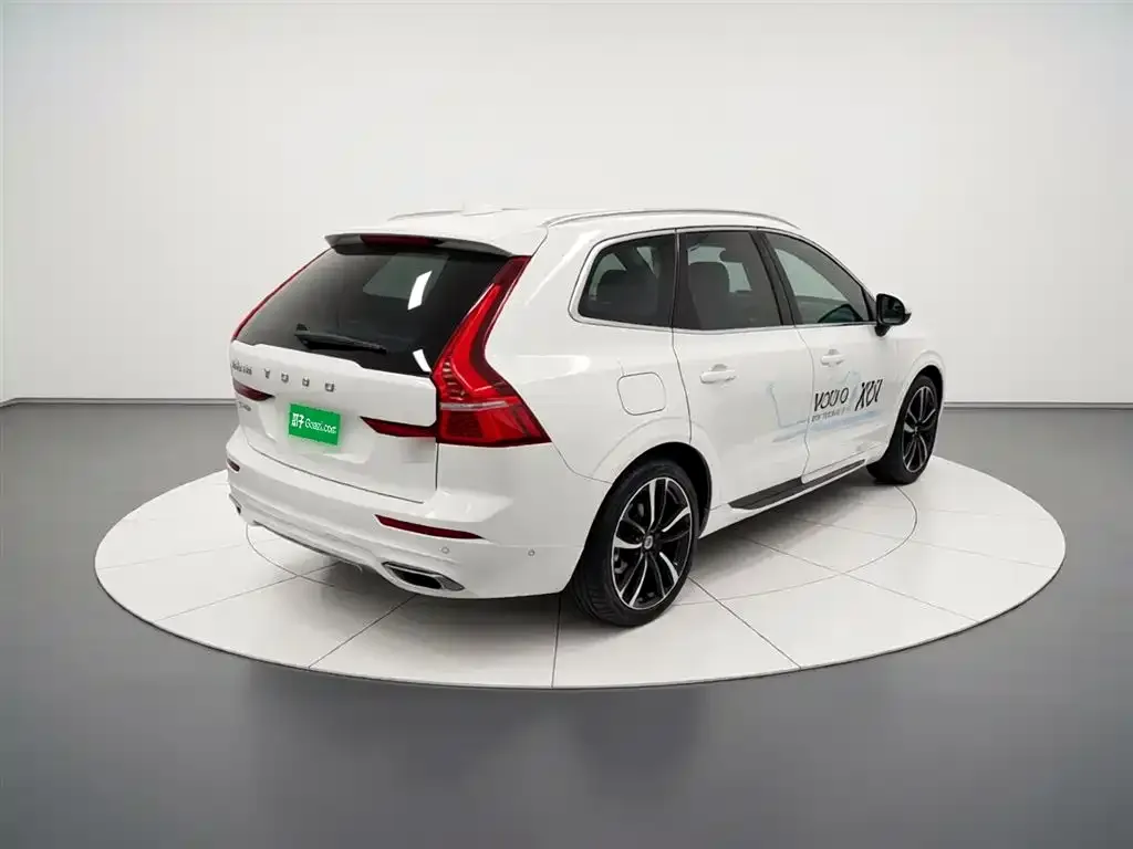 Volvo XC60 PHEV — фото 7