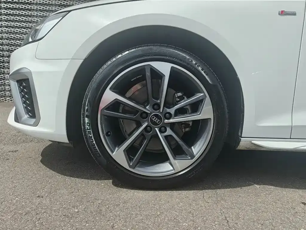 Audi A4L 2024 из CN, фото 8
