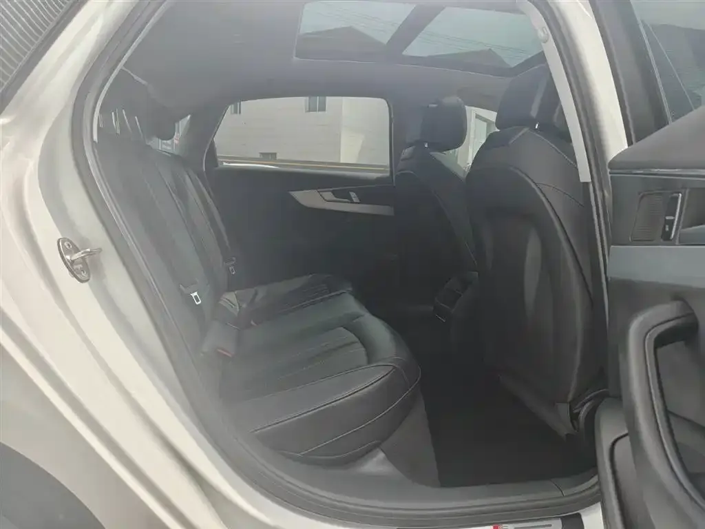 Audi A4L 2024 из CN, фото 3