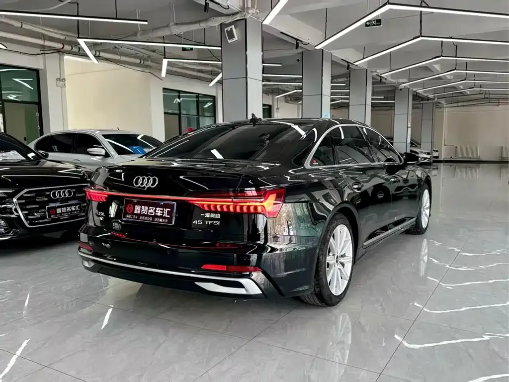 Audi A6L — фото 7