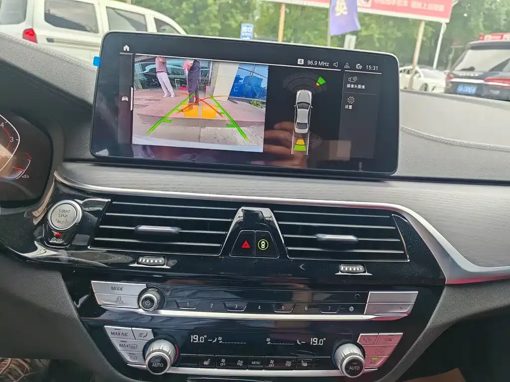 BMW 5 Series 2021 из CN, фото 5