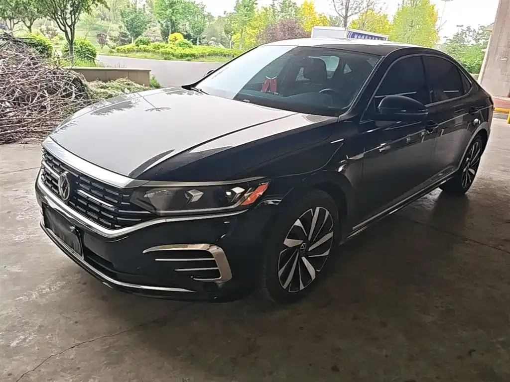 Volkswagen Passat — фото 1