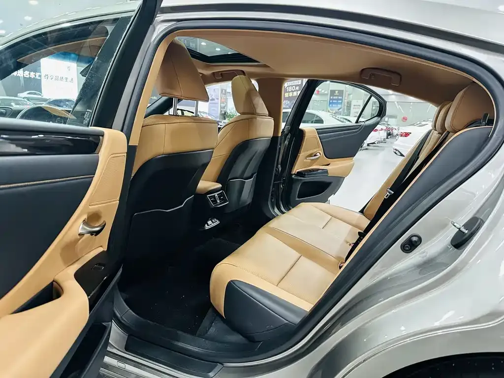 Lexus ES 2024 из CN, фото 8