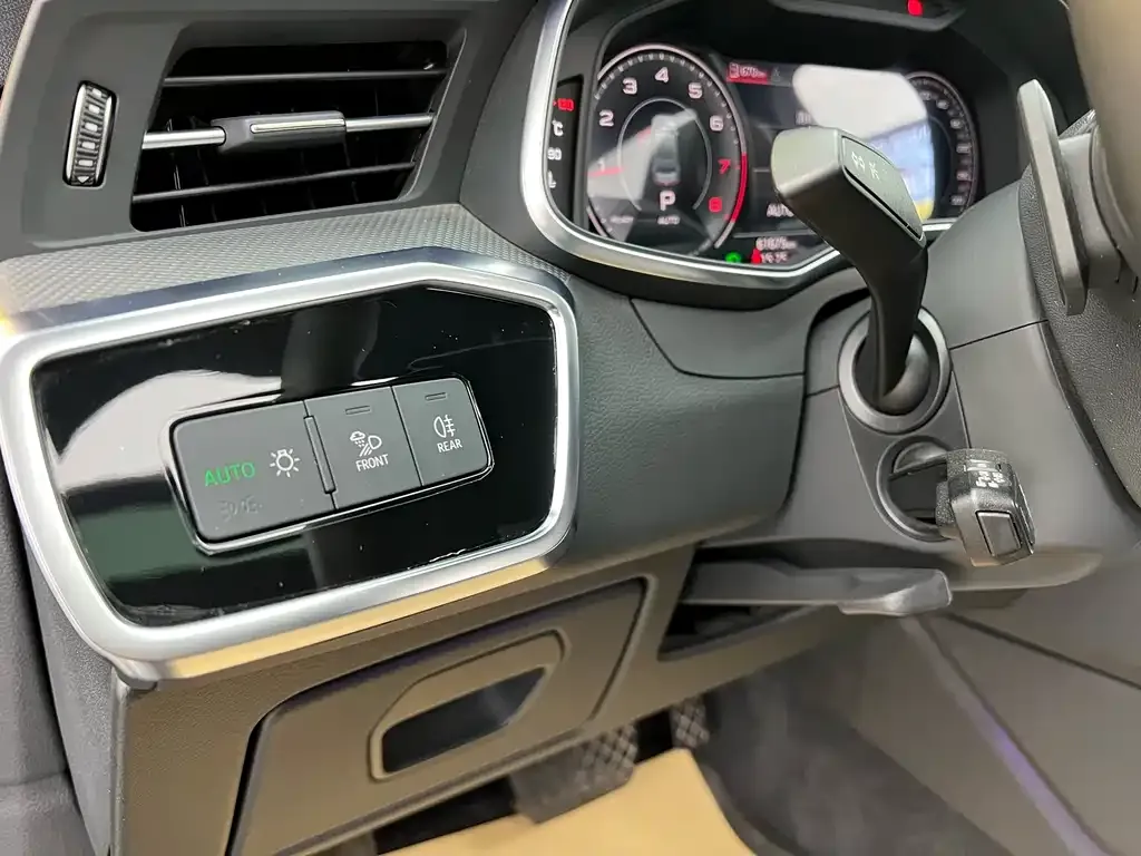 Audi A6L 2021 из CN, фото 8