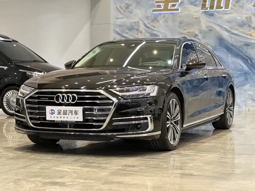 Audi A8 — фото 1