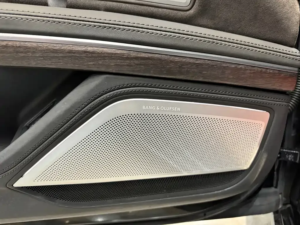 Audi A8 — фото 10