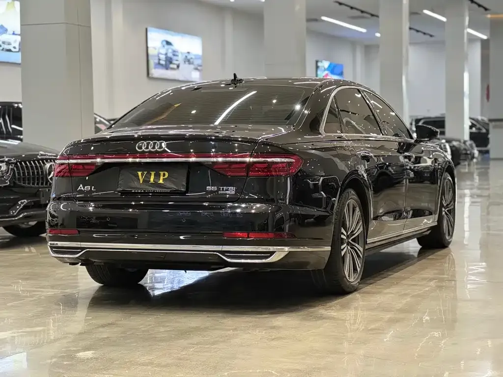 Audi A8 — фото 8
