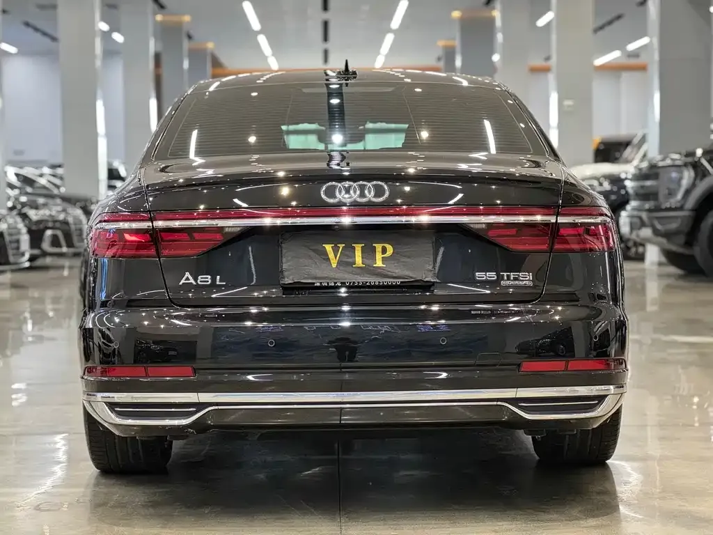 Audi A8 — фото 5