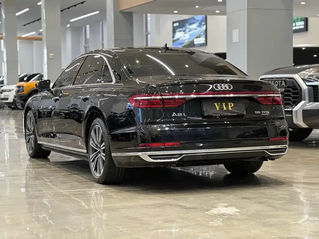 Audi A8 — фото 9