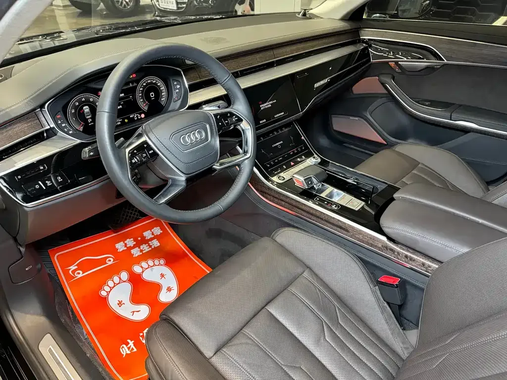Audi A8 — фото 7