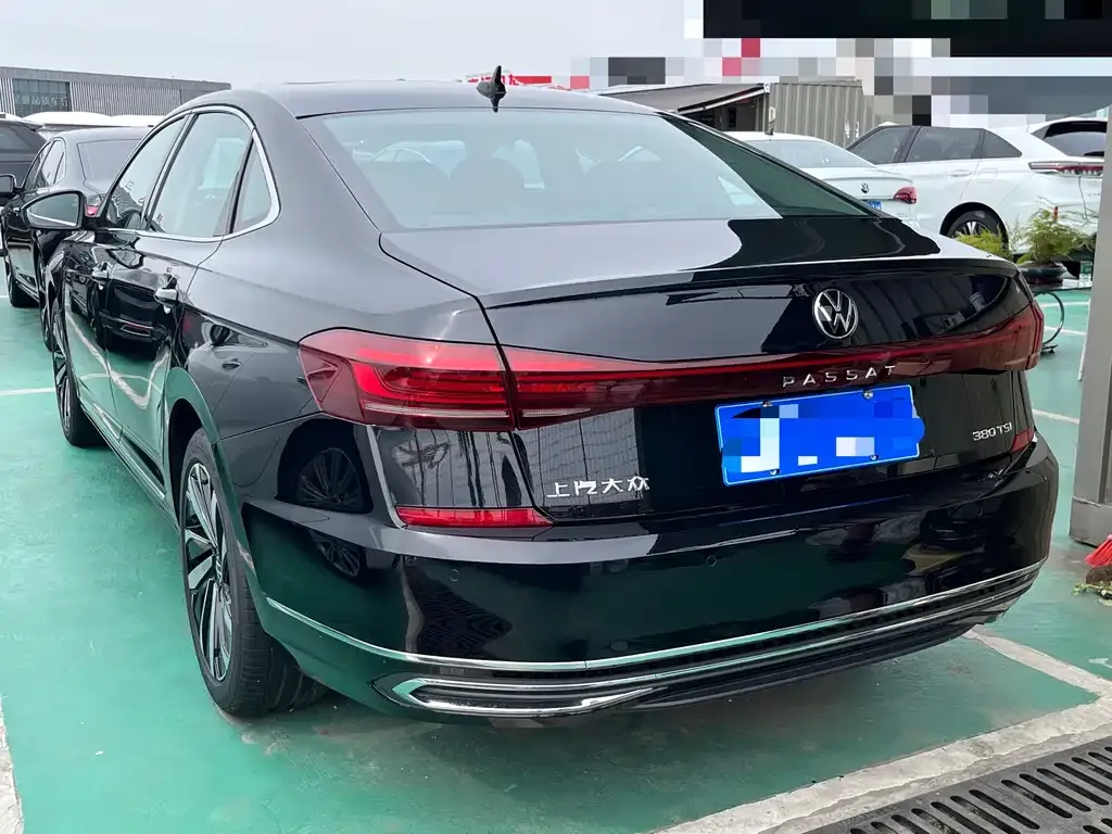 Volkswagen Passat 2023 из CN, фото 2