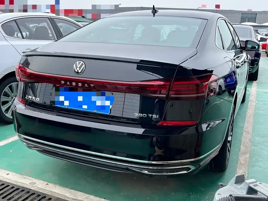 Volkswagen Passat 2023 из CN, фото 10