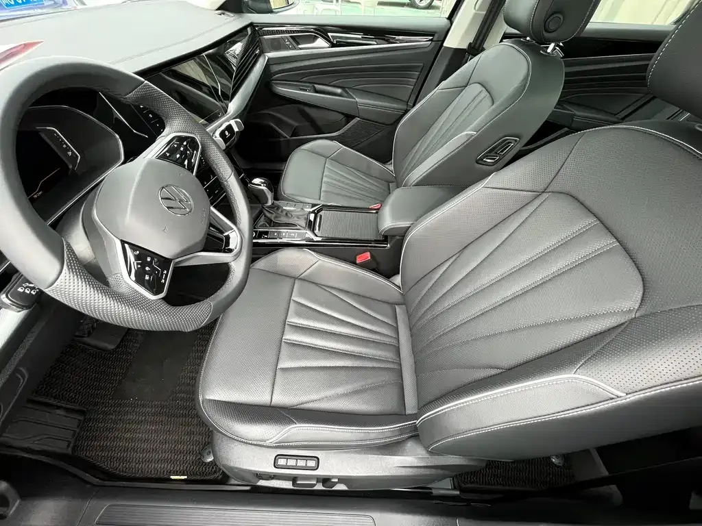 Volkswagen Passat 2023 из CN, фото 5
