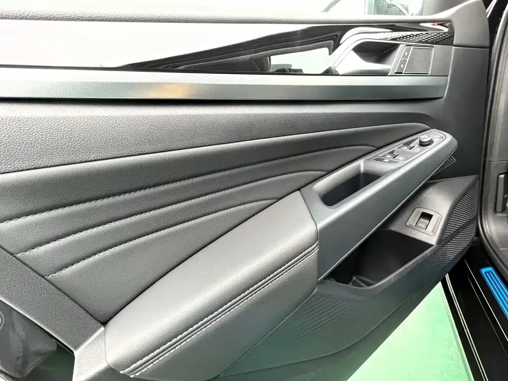 Volkswagen Passat 2023 из CN, фото 7