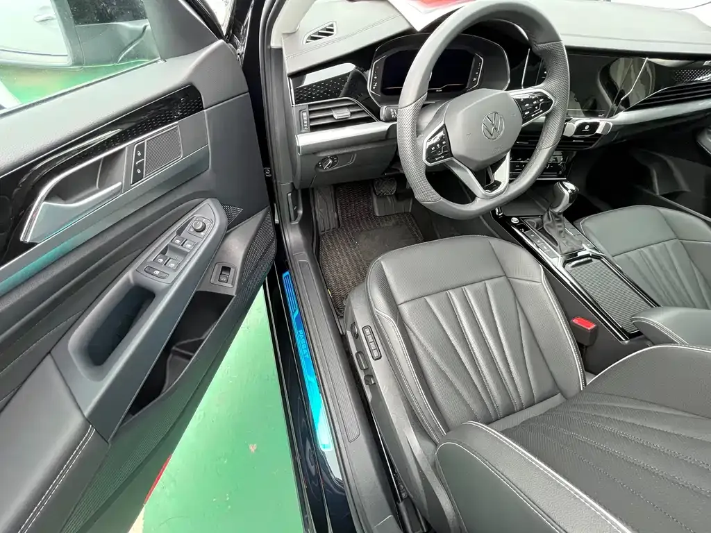 Volkswagen Passat 2023 из CN, фото 9