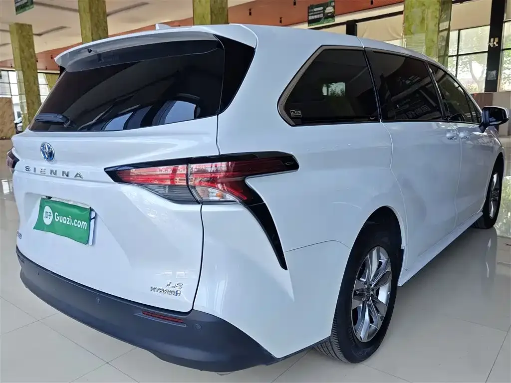 Toyota Sienna 2024 из CN, фото 8