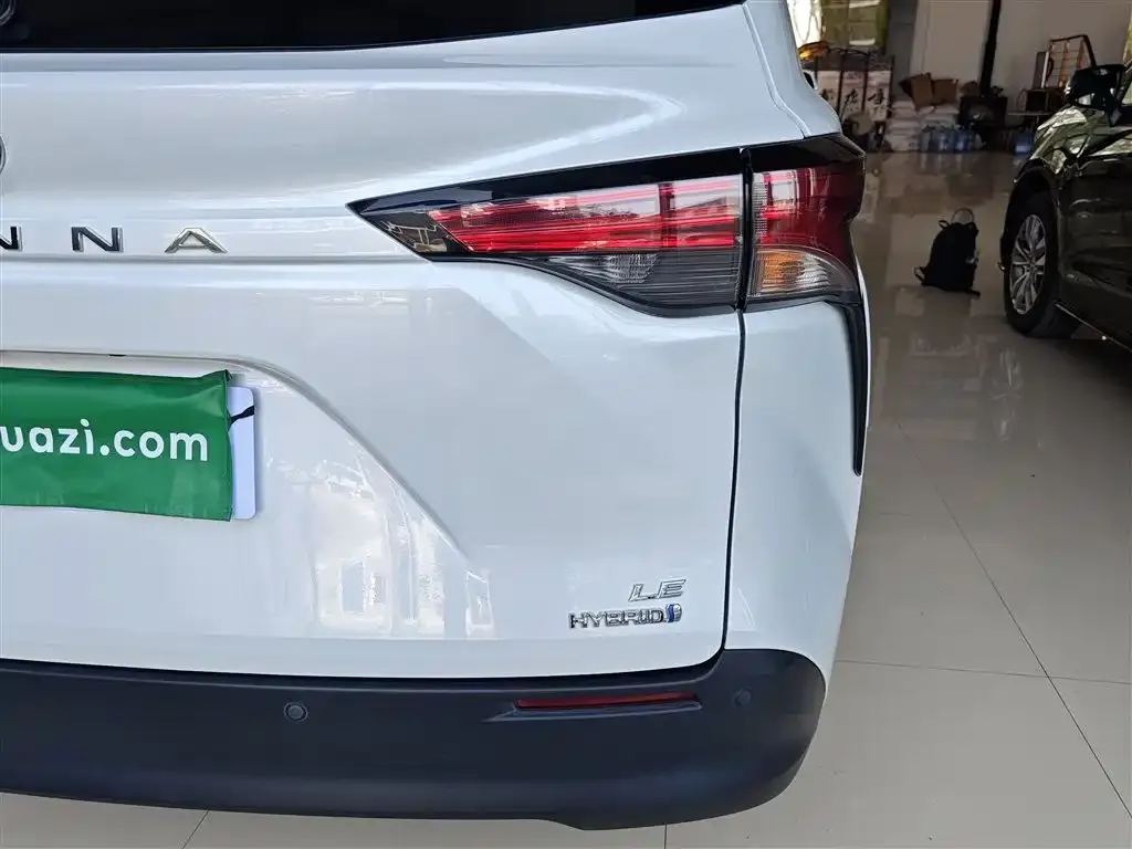 Toyota Sienna 2024 из CN, фото 2