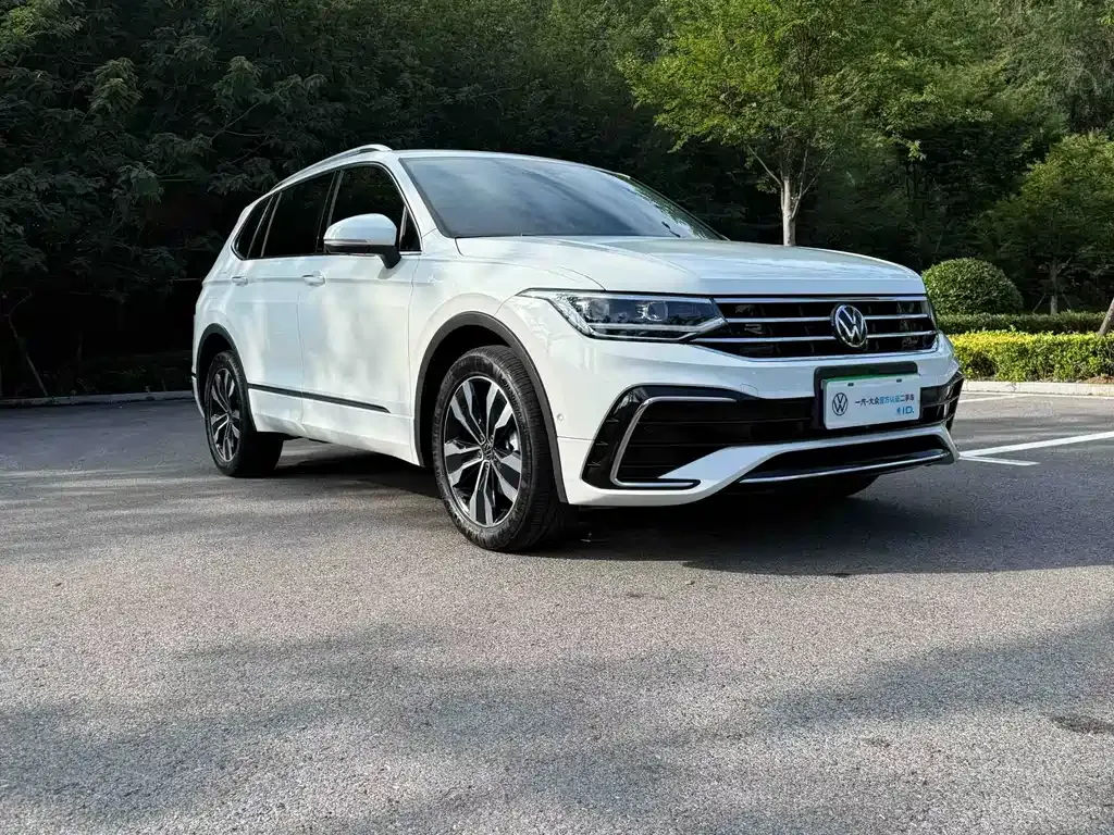 Volkswagen Tiguan L — фото 4