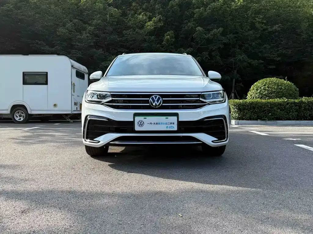 Volkswagen Tiguan L — фото 9