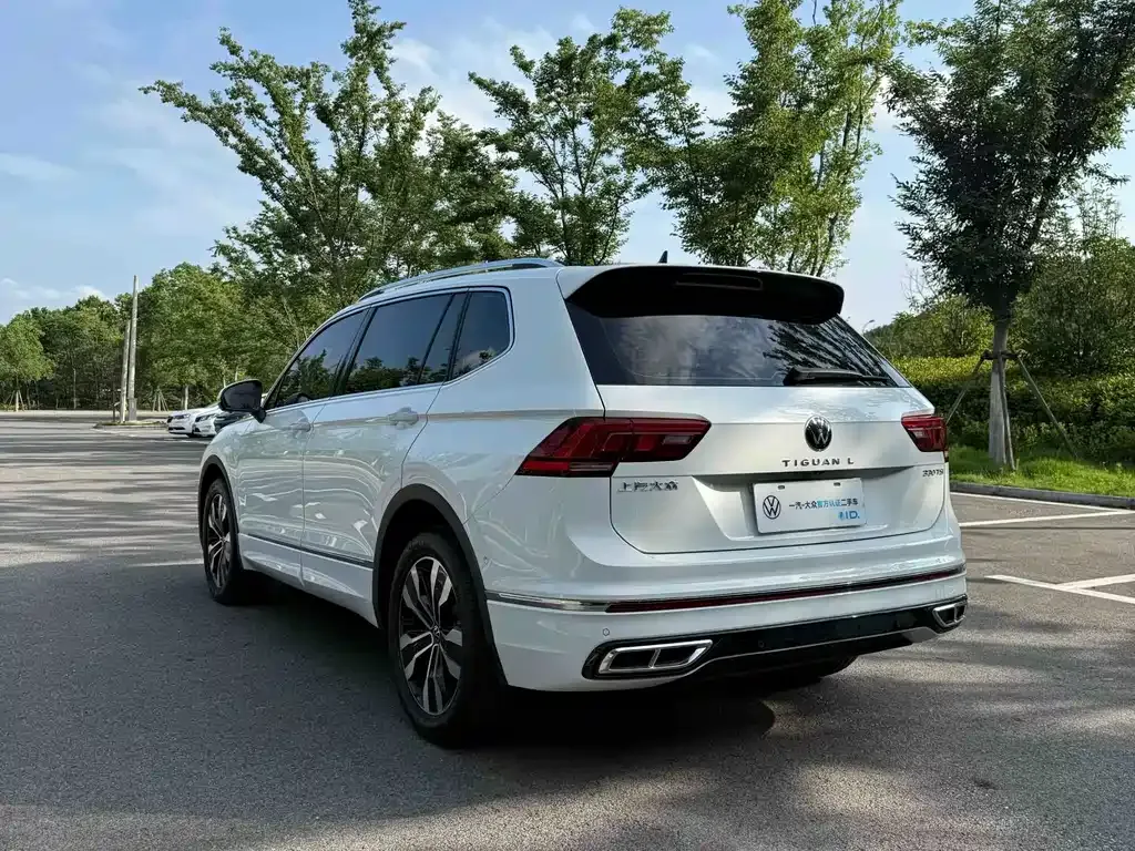 Volkswagen Tiguan L — фото 8