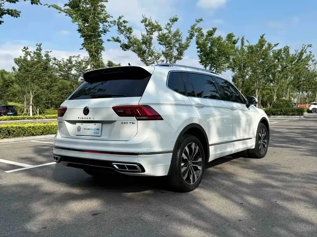 Volkswagen Tiguan L — фото 6