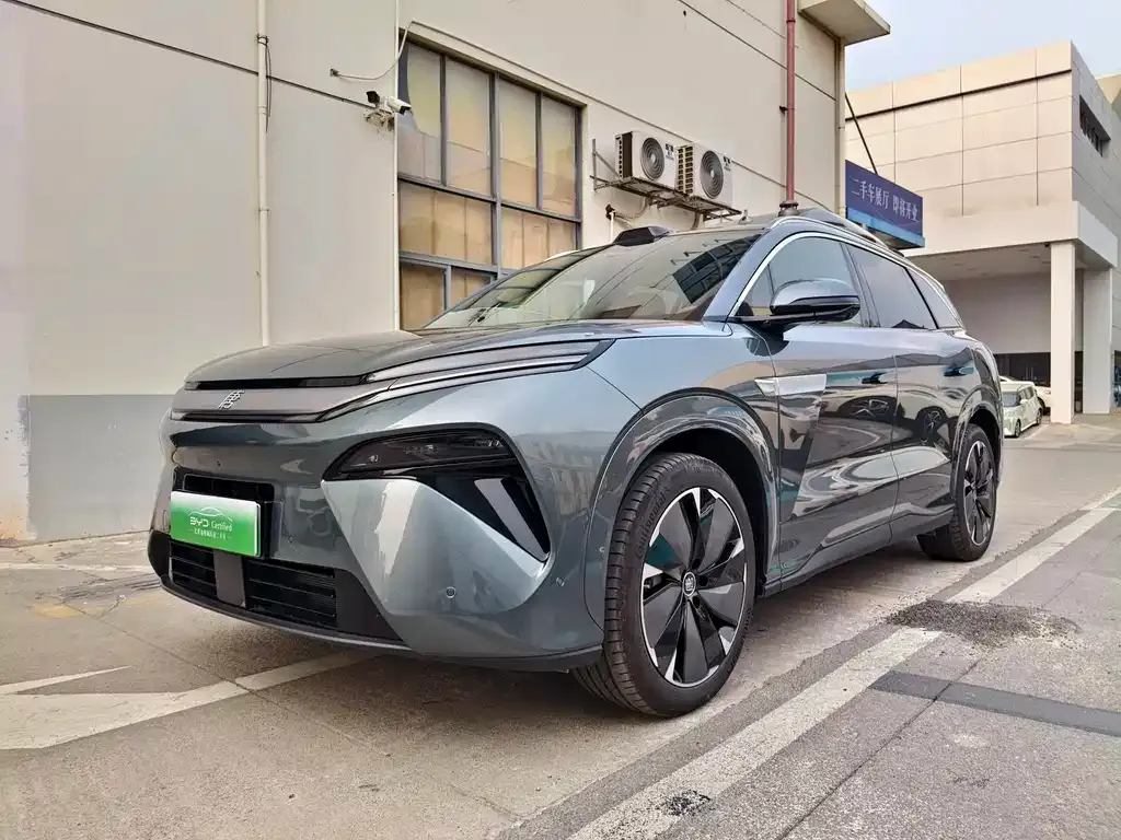 BYD Tang L