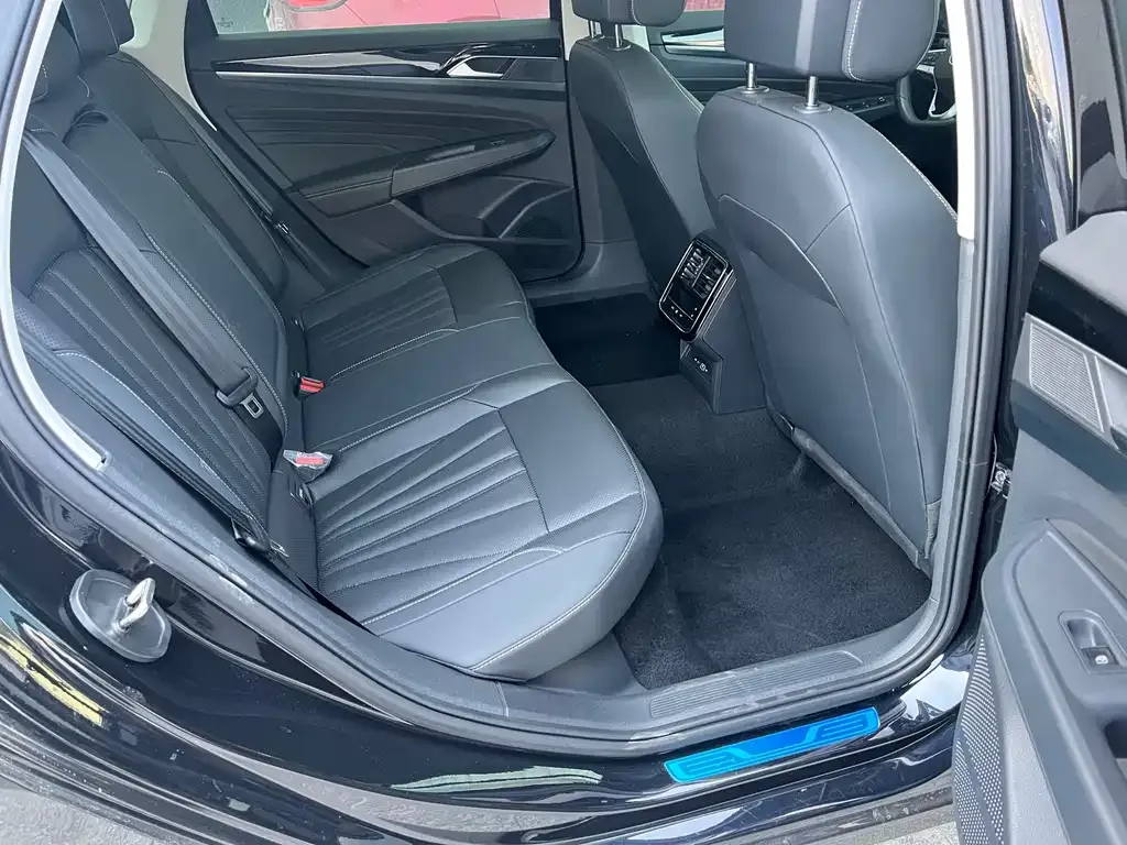Volkswagen Passat — фото 9